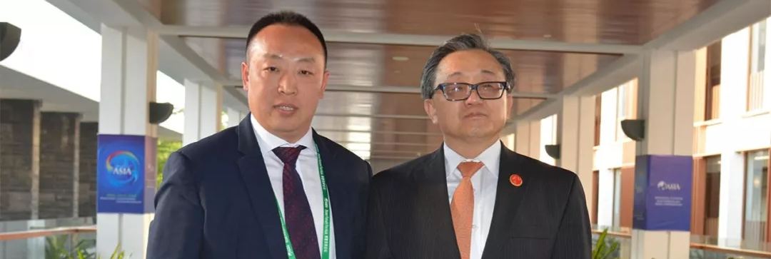 今夜操逼操到爽联合国副秘书长刘振民和赵章栓会长在博鳌亚洲论坛亲切交"